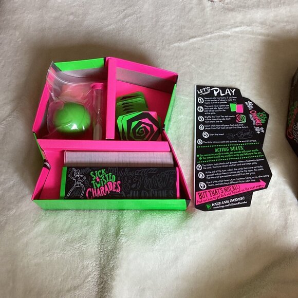 Party Game Charades Sick and Twisted COMPLETE Wonder Forge 2017 Adult (18+) Fun - Picture 3 of 4